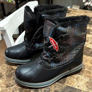 NWT ATHLETECH Black Plaid Winter Women Boots 8sz